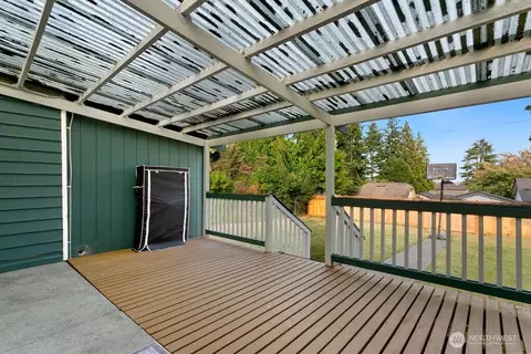 Exterior - 6113 Rockefeller Ave, Everett, WA 98203 photo 4 of 8
