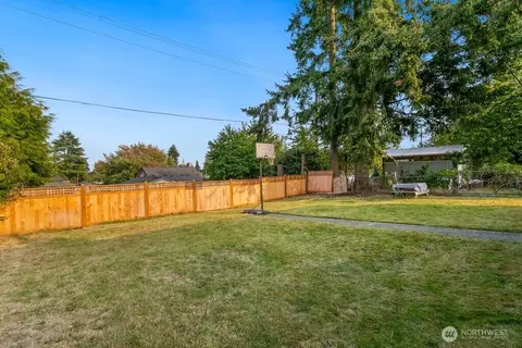 Exterior - 6113 Rockefeller Ave, Everett, WA 98203 photo 5 of 8