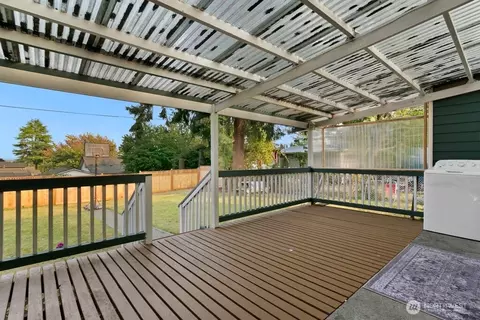 Exterior - 6113 Rockefeller Ave, Everett, WA 98203 photo 2 of 8