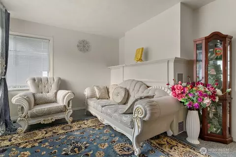 Living - 6113 Rockefeller Ave, Everett, WA 98203 photo 3 of 3