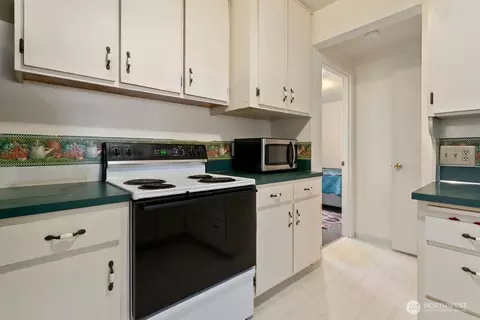 Kitchen - 6113 Rockefeller Ave, Everett, WA 98203 photo 3 of 4
