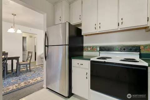 Kitchen - 6113 Rockefeller Ave, Everett, WA 98203 photo 4 of 4