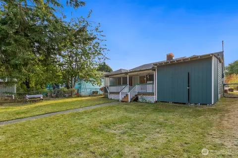 Exterior - 6113 Rockefeller Ave, Everett, WA 98203 photo 6 of 8