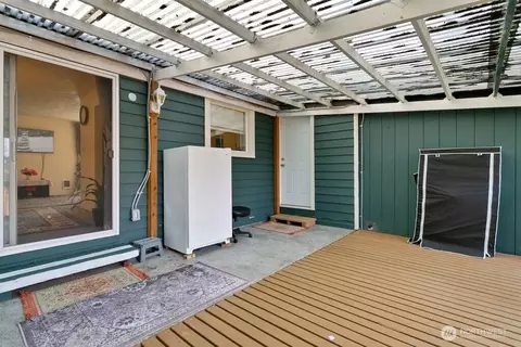 Exterior - 6113 Rockefeller Ave, Everett, WA 98203 photo 3 of 8