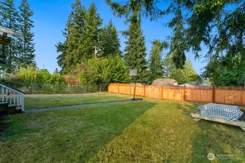 Exterior - 6113 Rockefeller Ave, Everett, WA 98203 photo 8 of 8