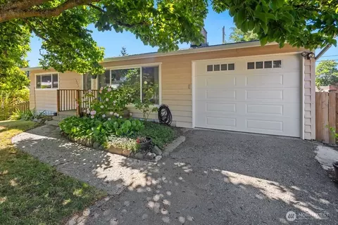 16204 Corliss Pl N, Shoreline, WA 98133