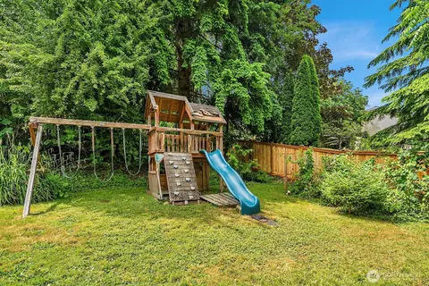 Exterior - 409 169th St SE, Bothell, WA 98012 photo 10 of 11