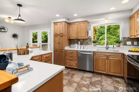 Kitchen - 409 169th St SE, Bothell, WA 98012 photo 2 of 5