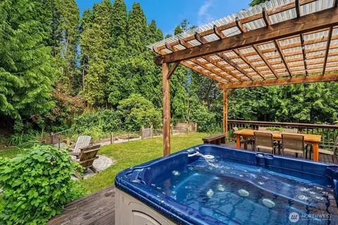 Exterior - 409 169th St SE, Bothell, WA 98012 photo 5 of 11