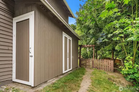 Exterior - 409 169th St SE, Bothell, WA 98012 photo 11 of 11