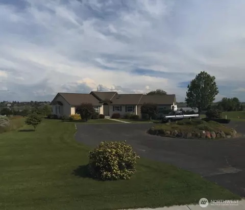 3705 W Peninsula Dr, Moses Lake, WA 98837