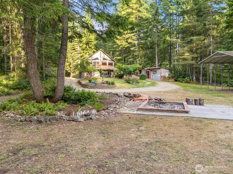 110 N Lakeway Dr S, Belfair, WA 98528