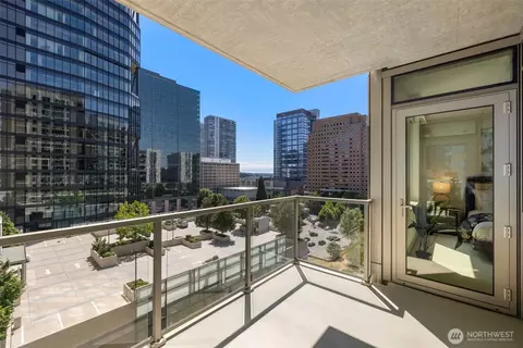 10610 NE 9th Pl #1220, Bellevue, WA 98004