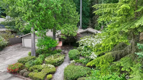 1821 Iowa Dr, Bellingham, WA 98229