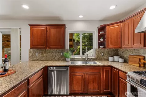 Kitchen - 5720 8th Dr W, Everett, WA 98203 photo 5 of 5