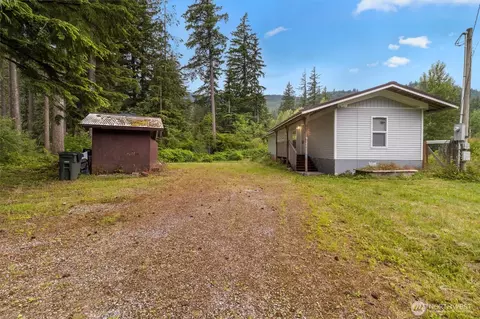 8363 Holly Ln, Maple Falls, WA 98266