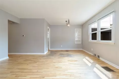 Living - 136 Boyer Dr, Walla Walla, WA 99362 photo 1 of 3