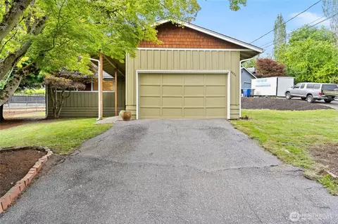 8824 NE 152nd St, Kenmore, WA 98028