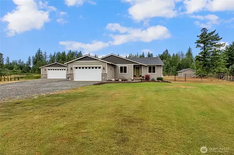 13141 Dravin Ln SE, Rainier, WA 98576