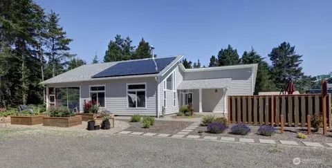 999 41st Ln, Seaview, WA 98644