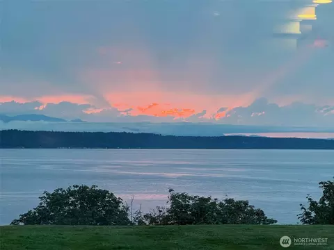 31 Pine St #102, Edmonds, WA 98020