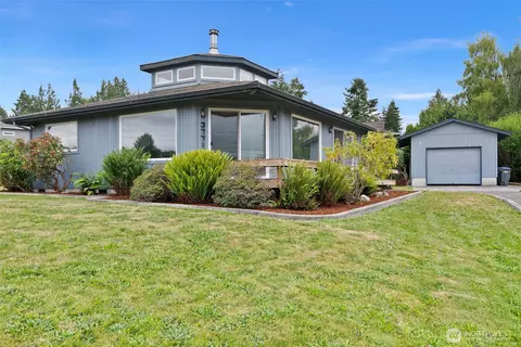37712 Vista Key Dr NE, Hansville, WA 98340