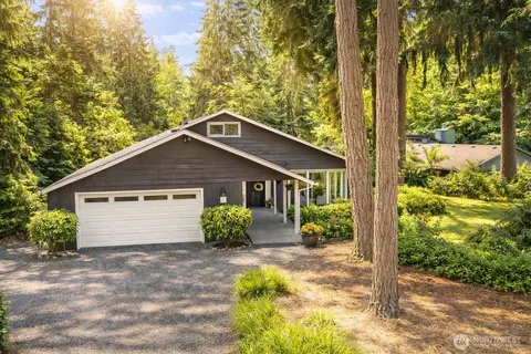 10761 Bill Point Crst NE, Bainbridge Island, WA 98110