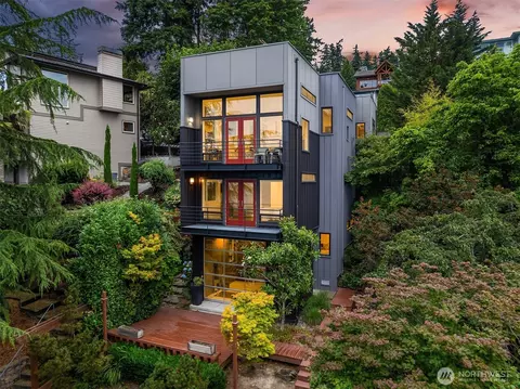 8927 NE 118th Pl, Kirkland, WA 98034