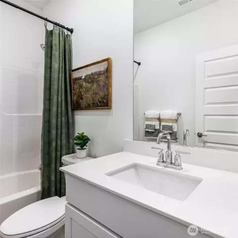 Bath - 125 179th St SE, Bothell, WA 98021 photo 1 of 4