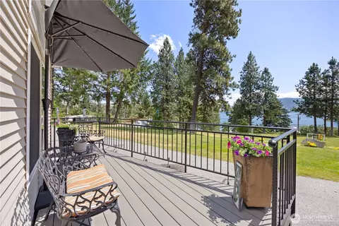 11155 S Lakeshore Rd, Chelan, WA 98816