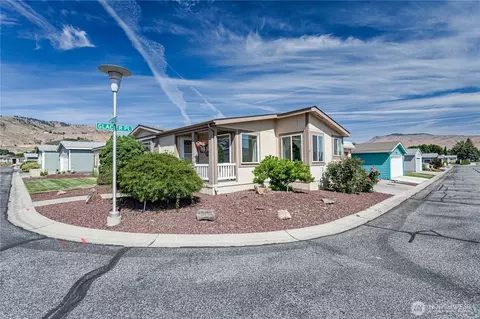 1700 Twin Peaks Dr #71, Wenatchee, WA 98801