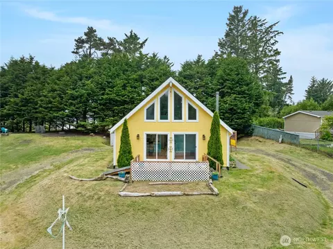2901 S Woodhill Ct, Westport, WA 98595