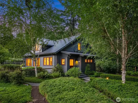 10918 Sunrise Dr NE, Bainbridge Island, WA 98110