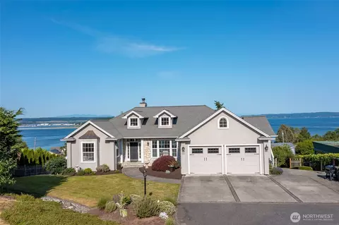 560 SW Waterloo Ave, Oak Harbor, WA 98277
