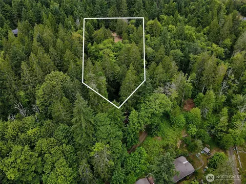 110 N Arnolds Way, Hoodsport, WA 98548