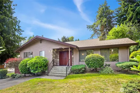 1715 N 105th St, Seattle, WA 98133