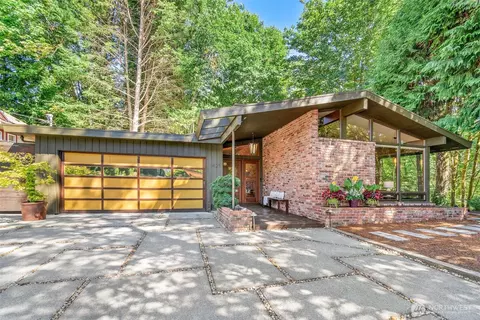 1421 NE 106th St, Seattle, WA 98125