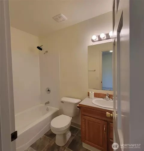 Bath - 306 Date Ave, Sultan, WA 98294 photo 1 of 2