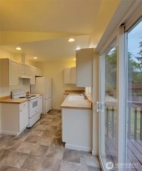 Kitchen - 306 Date Ave, Sultan, WA 98294 photo 2 of 3