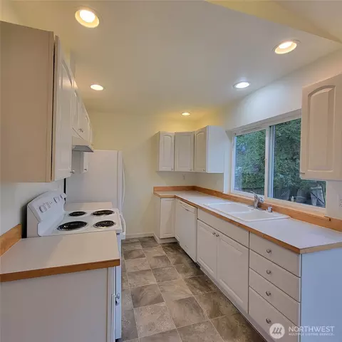 Kitchen - 306 Date Ave, Sultan, WA 98294 photo 3 of 3