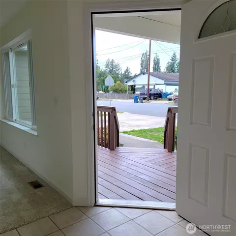 Entry Way - 306 Date Ave, Sultan, WA 98294 photo 3 of 6