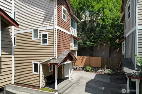 132 N 101st St, Seattle, WA 98133