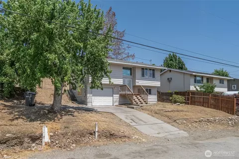 2117 S Majestic Dr, East Wenatchee, WA 98802