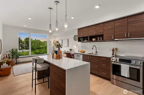11903 NE 128th St #612, Kirkland, WA 98034