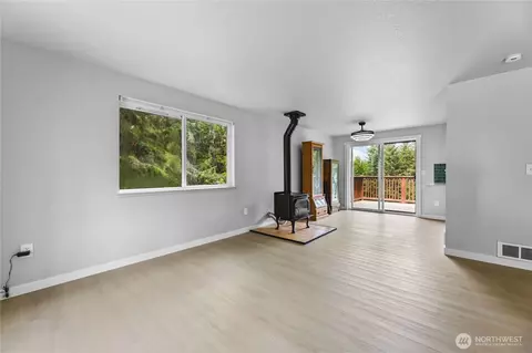 Living - 60 E Olyview Pl, Grapeview, WA 98546 photo 1 of 2