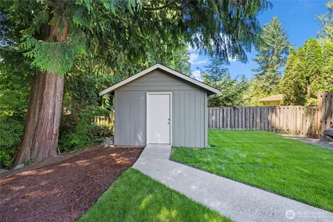 Exterior - 802 105th Pl SE, Everett, WA 98208 photo 7 of 11
