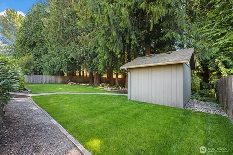 Exterior - 802 105th Pl SE, Everett, WA 98208 photo 9 of 11