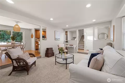 Living - 802 105th Pl SE, Everett, WA 98208 photo 2 of 3