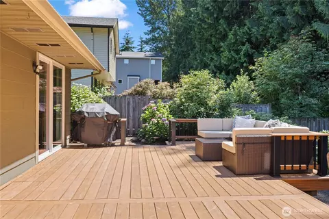 Exterior - 802 105th Pl SE, Everett, WA 98208 photo 5 of 11