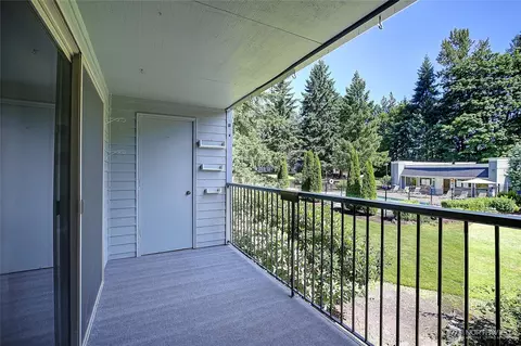 4641 W Lake Sammamish Pkwy SE #F205, Issaquah, WA 98027